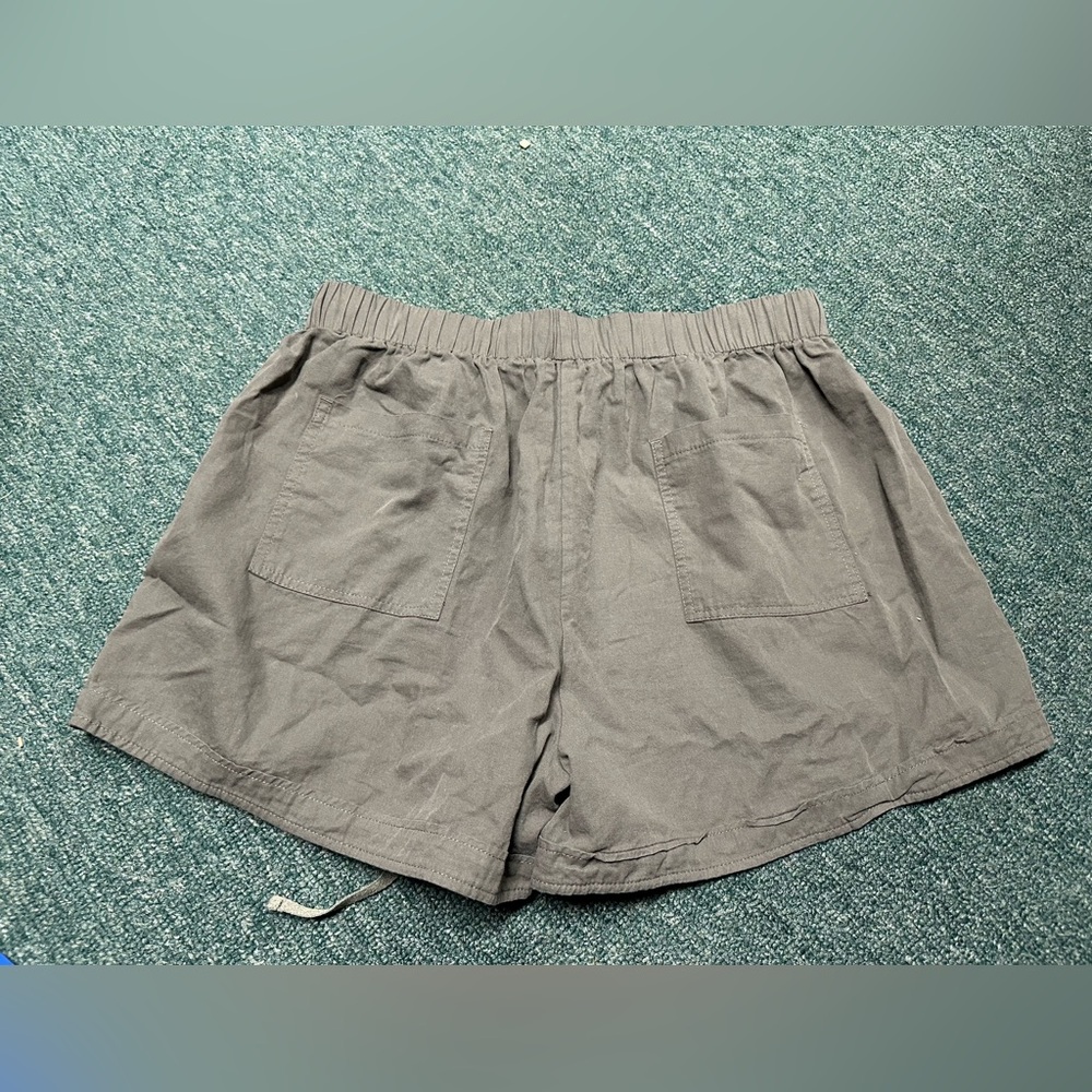 Women's Casual Shorts - Picture 2 of 3